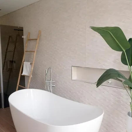 Olive House - 4 Bedrooms *