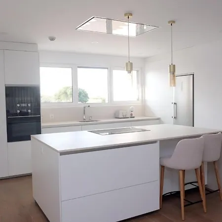 Olive House - 4 Bedrooms بيت للعطل