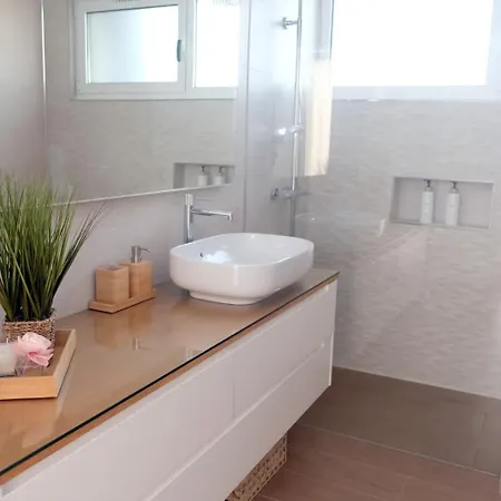 Olive House - 4 Bedrooms بيت للعطل *