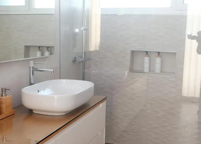 Olive House - 4 Bedrooms *